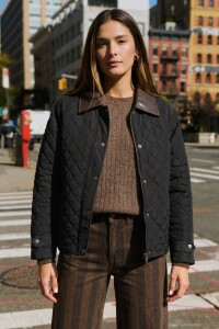 Campera Capitoneada Cuello Negro