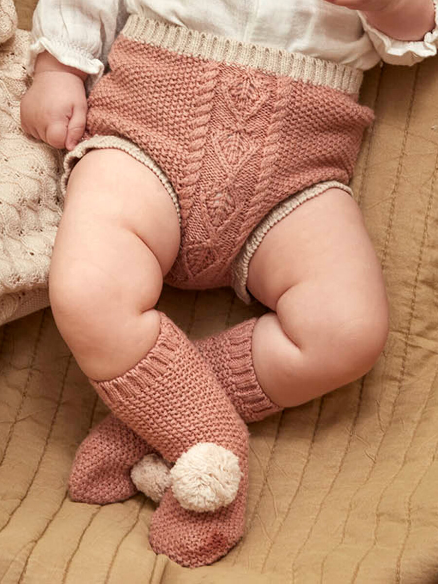 Patucos De Punto De Arroz Con Pom Pom Nude