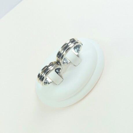 Par de alianzas de plata 925 y double en oro 18 ktes. Par de alianzas de plata 925 y double en oro 18 ktes.