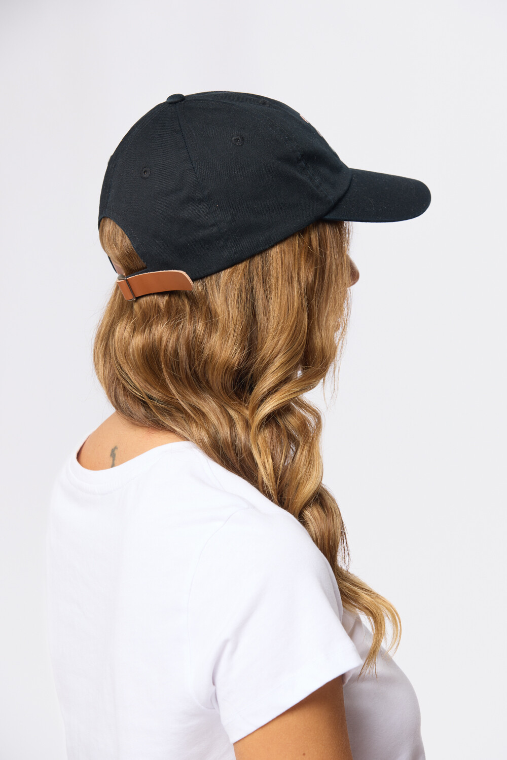 GORRO CON VISERA DE LONA Negro