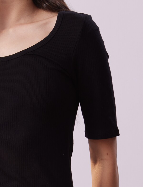 Remera Basica Ribs NEGRO