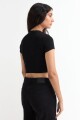 Remera m/c acanalada cuello a la base NEGRO