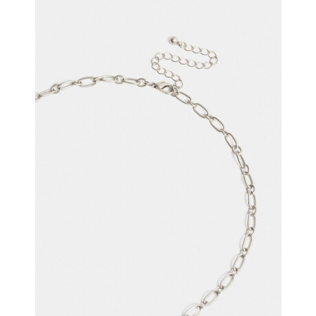Collar Corto De Metal Plateado