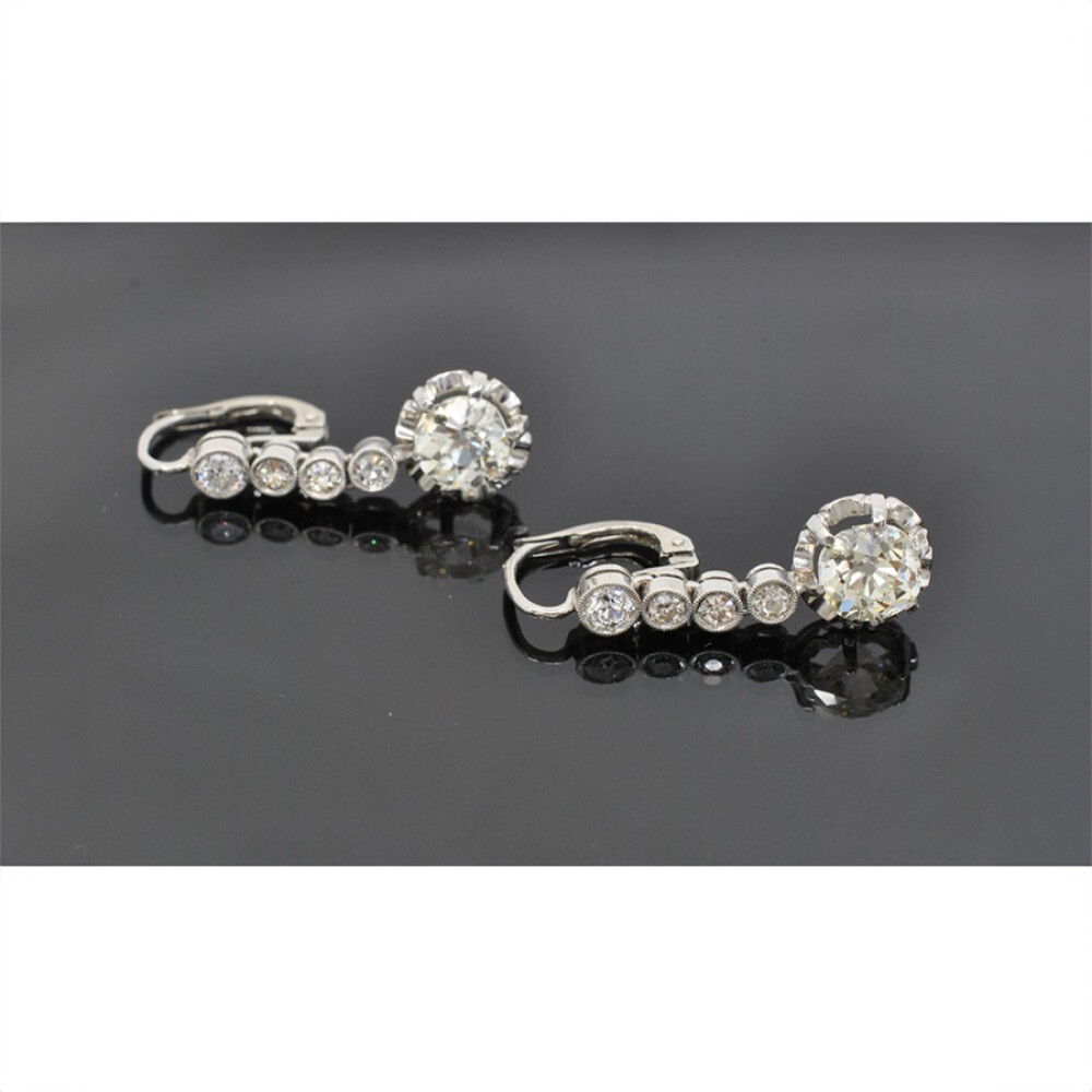 Par De Caravanas En Oro 18K Blanco Y Brillantes 2,40 Ct. Aprox. Par De Caravanas En Oro 18K Blanco Y Brillantes 2,40 Ct. Aprox.