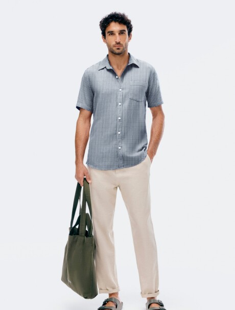 CAMISA MANGA CORTA CON ESTAMPADO CELESTE