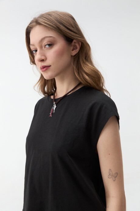 REMERA GIA Negro