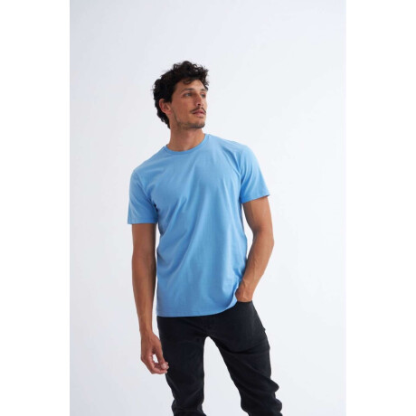 Remera básica Carpi Celeste