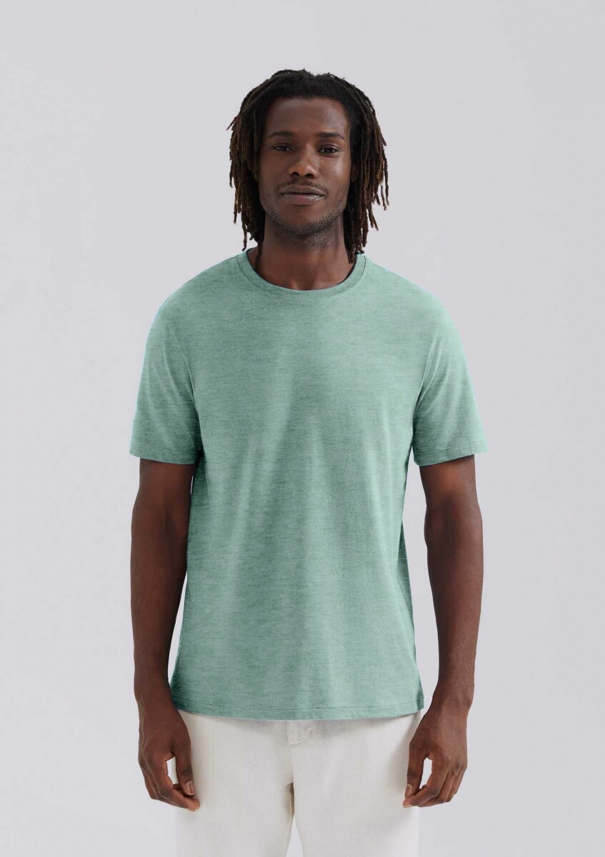 CAMISETA BÁSICA UNISSEX REGULAR WORLD - VERDE 