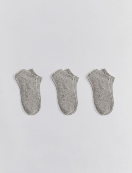 KIT CON TRES PARES DE MEDIAS UNISSEX DE CAÑO CORTO GRIS