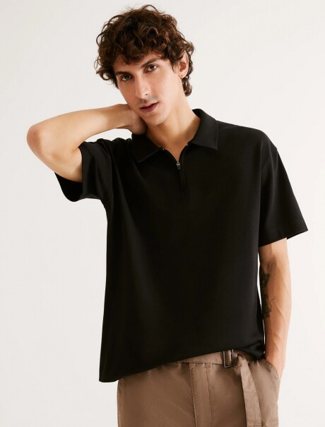 CAMISA DE CUELLO CON CIERRE NEGRO