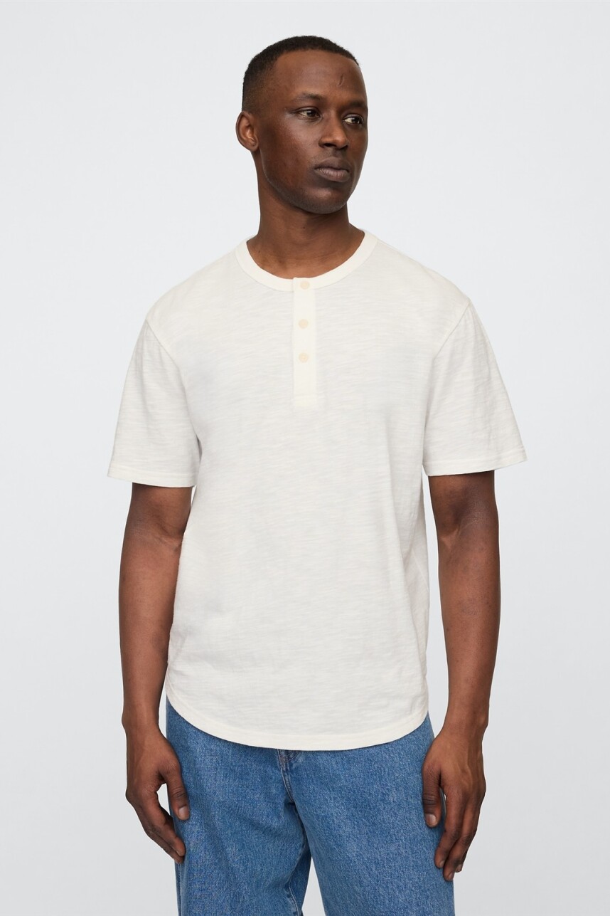 Remera Con 3 Botones Hombre New Off White