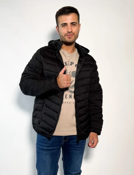 Campera de nylon con capucha desmontable Matata Negro