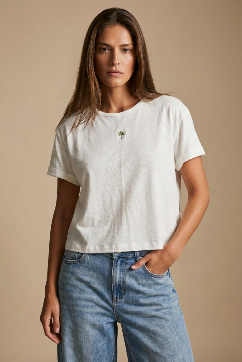 Remera Bordada - Nácar 