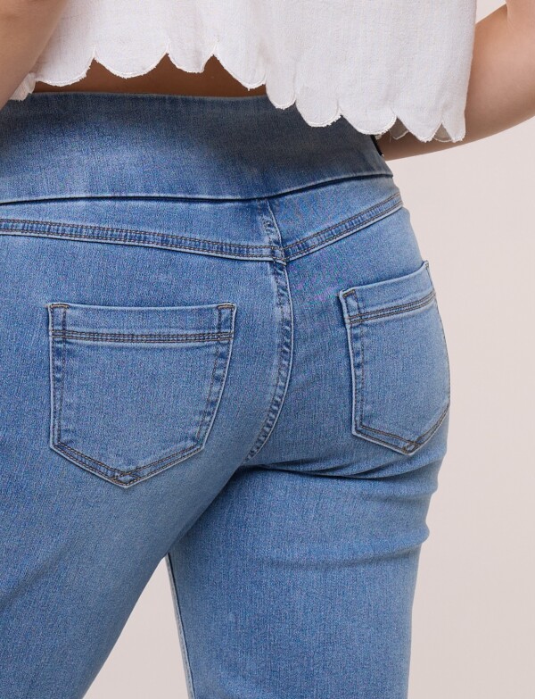 Bermuda Jean Con Pretina Ancha Pull On JEAN CLARO