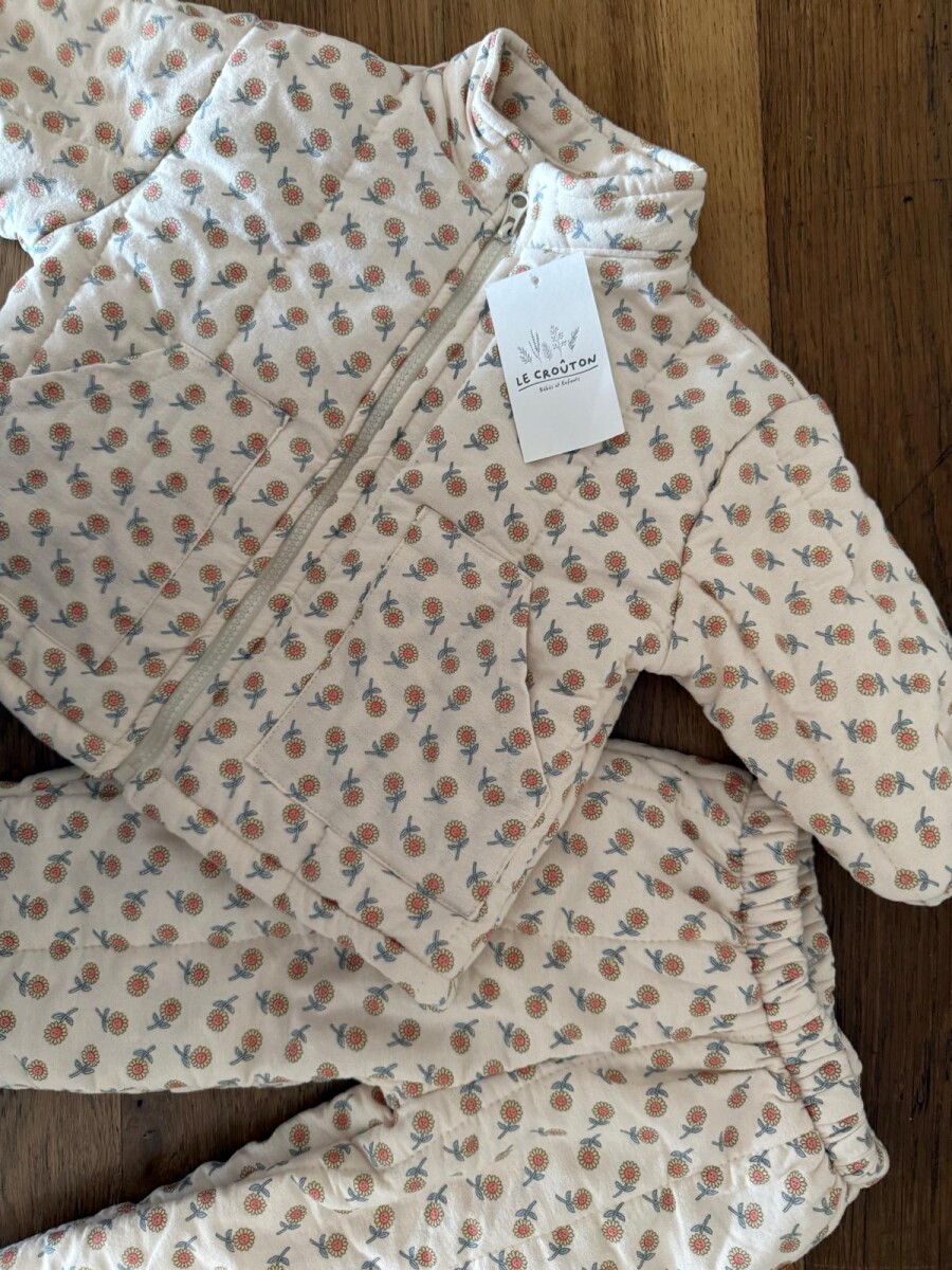 Conjunto de campera y pantalón Bisou 