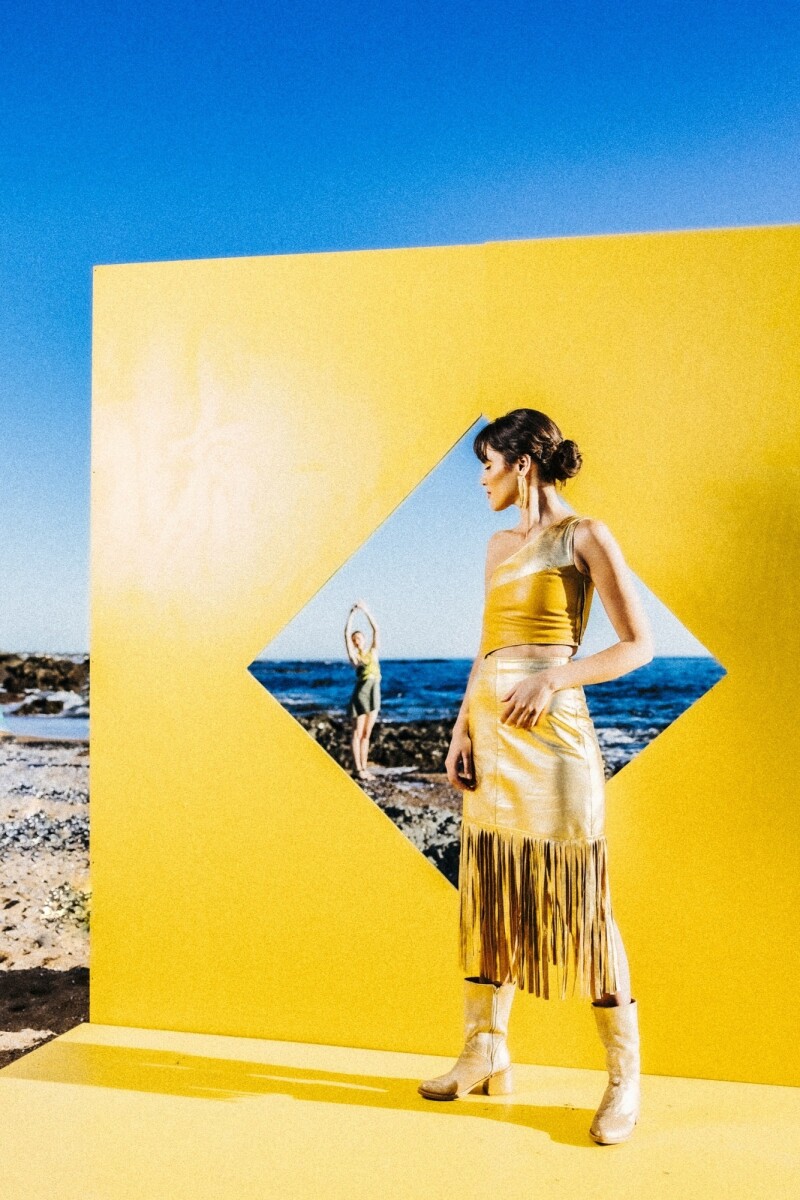 Diagonal Top Dorado Y Mostaza Agnes Lenoble