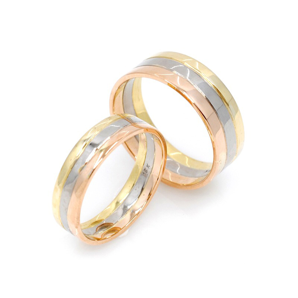 Par de alianzas oro 18k tres tonos 7 y 5 mm 