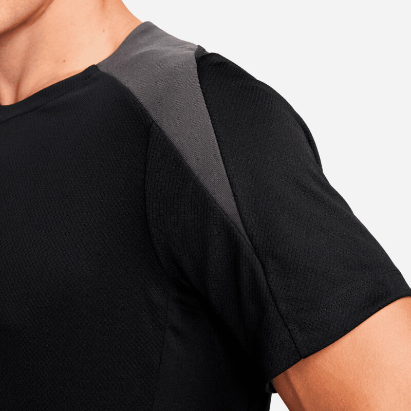 Remera Nike Strike de Hombre Negro