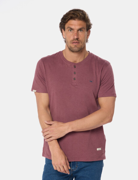 REMERA LISA CON BOTONES Bordo