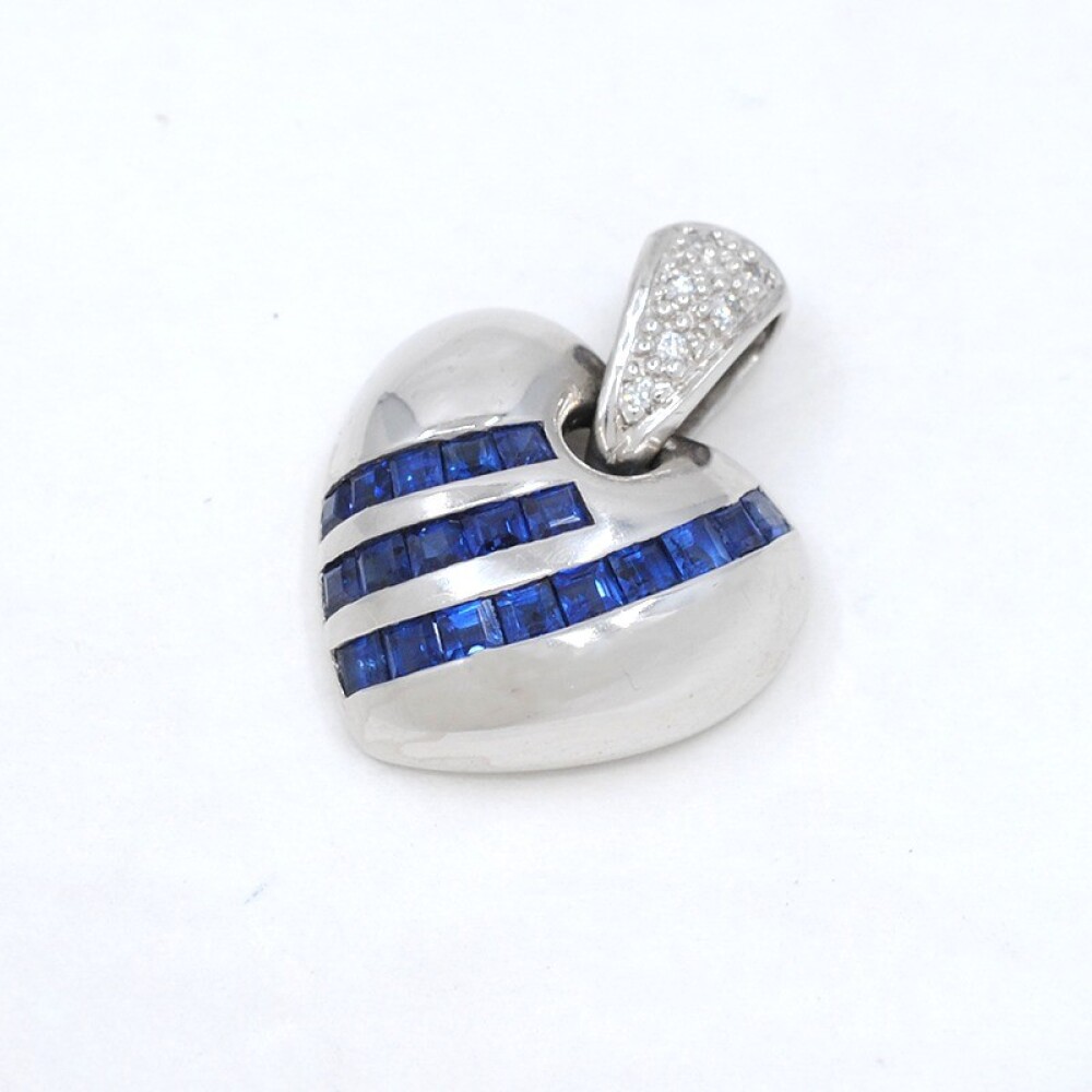 Dije En Oro 18K Blanco, Zafiros Y Brillantes Dije En Oro 18K Blanco, Zafiros Y Brillantes