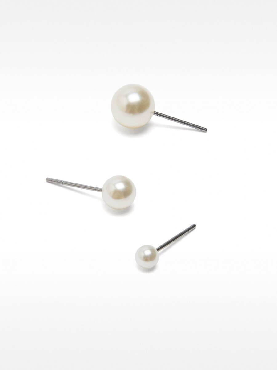 Set De Pendientes Cortos Perlas beige