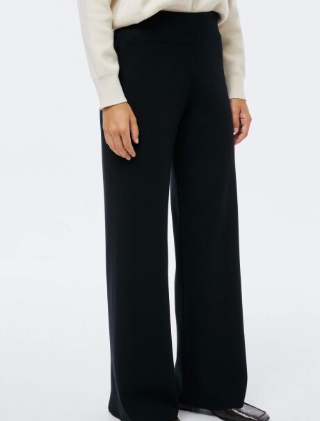 PANTALONES DE PUNTO DE PIERNA RECTA NEGRO