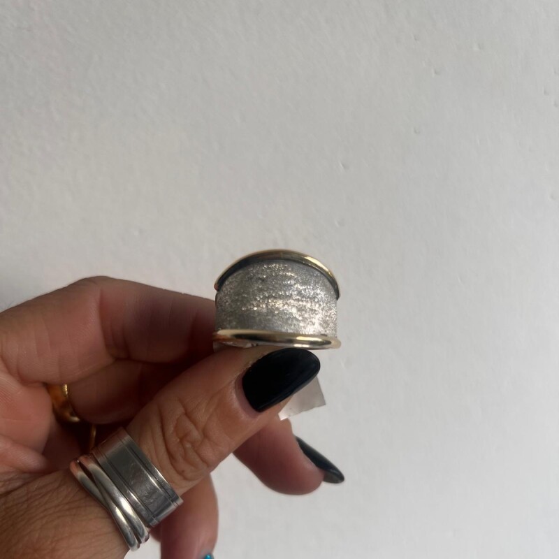 Anillo plata y oro satinado Anillo plata y oro satinado