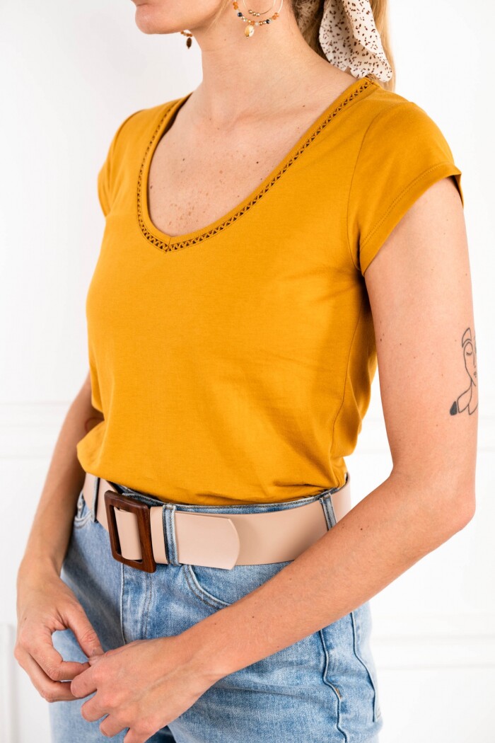 Remera Escote V Algodon Peinado Oro