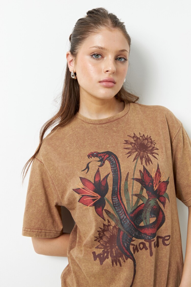 REMERA RURA Marrón Corteza
