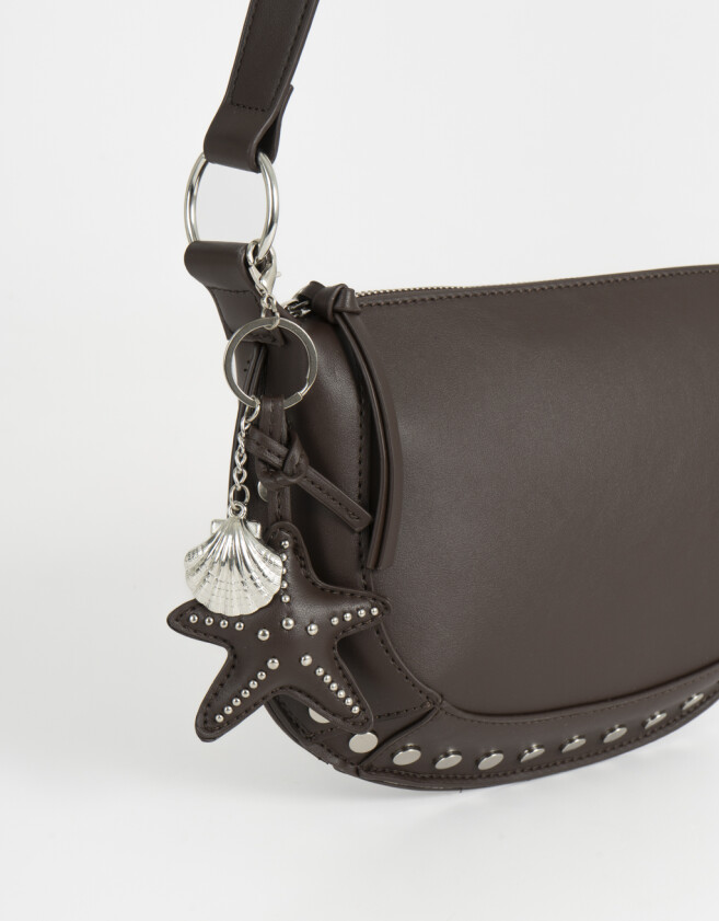 Bandoleras Bandolera Tachas Con Charm - Marron Oscuro