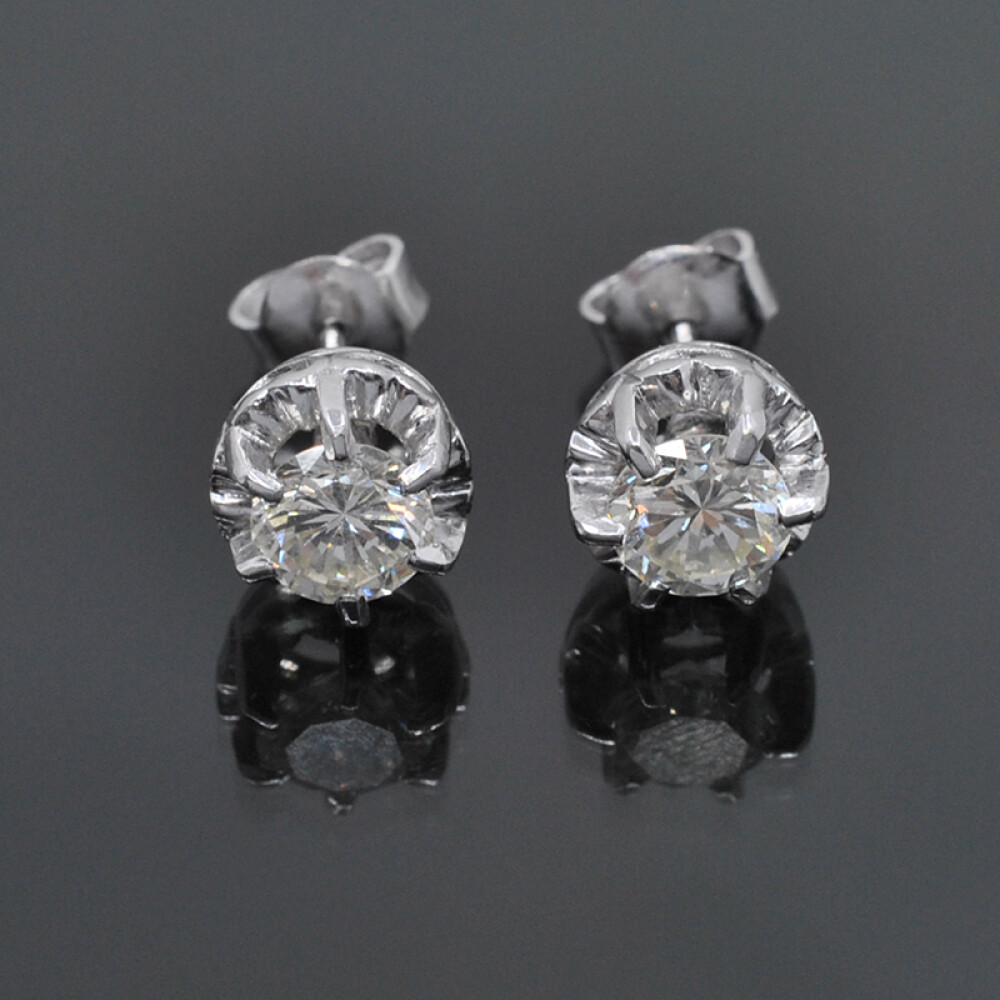 Caravanas en oro 18k blanco con brillantes, engarce 6 puntas Caravanas en oro 18k blanco con brillantes, engarce 6 puntas