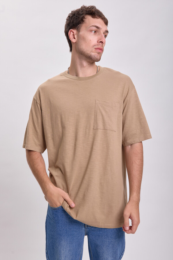 Remera slub bolsillo Marrón