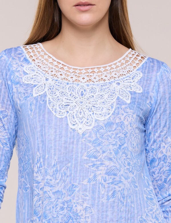 Blusa Estampada Devoré Con Pechera De Encaje CELESTE/MULTI