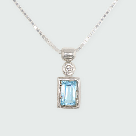 Colgante Brio Baguette de MOON en Plata 925 con topacio azul y brillante - Incluye cadena Colgante Brio Baguette de MOON en Plata 925 con topacio azul y brillante - Incluye cadena