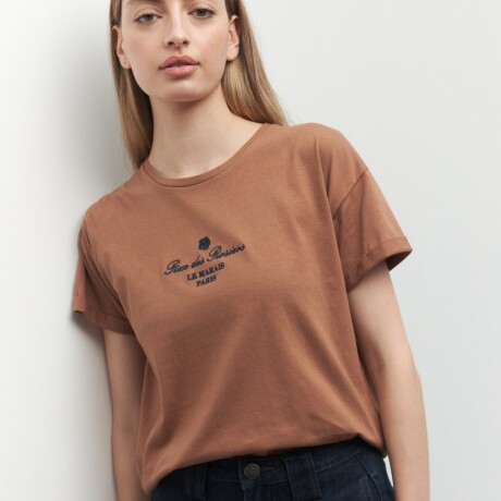 REMERA LE MARAIS Marrón Corteza