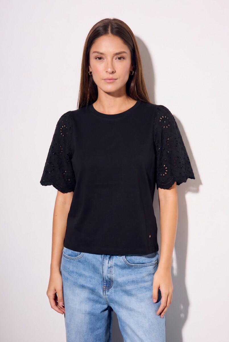 Remera Algodón Peinado Y Calados - Negro 