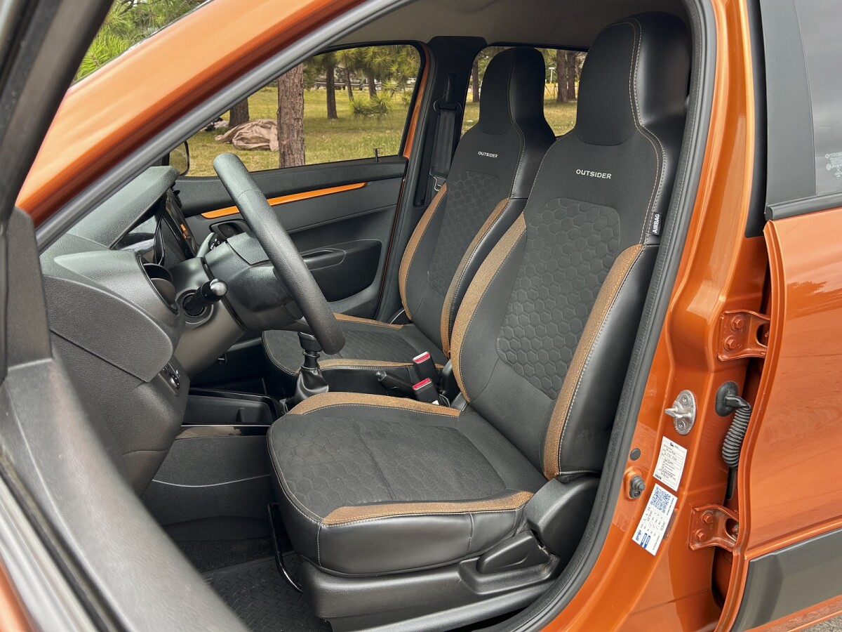 Renault Kwid Outsider EXCELENTE ESTADO! | Permuta / Financia Renault Kwid Outsider EXCELENTE ESTADO! | Permuta / Financia