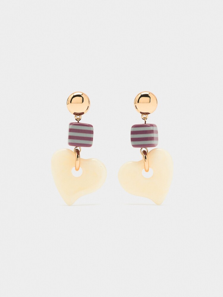 Pendientes Largos Con Corazón De Resina multicolor