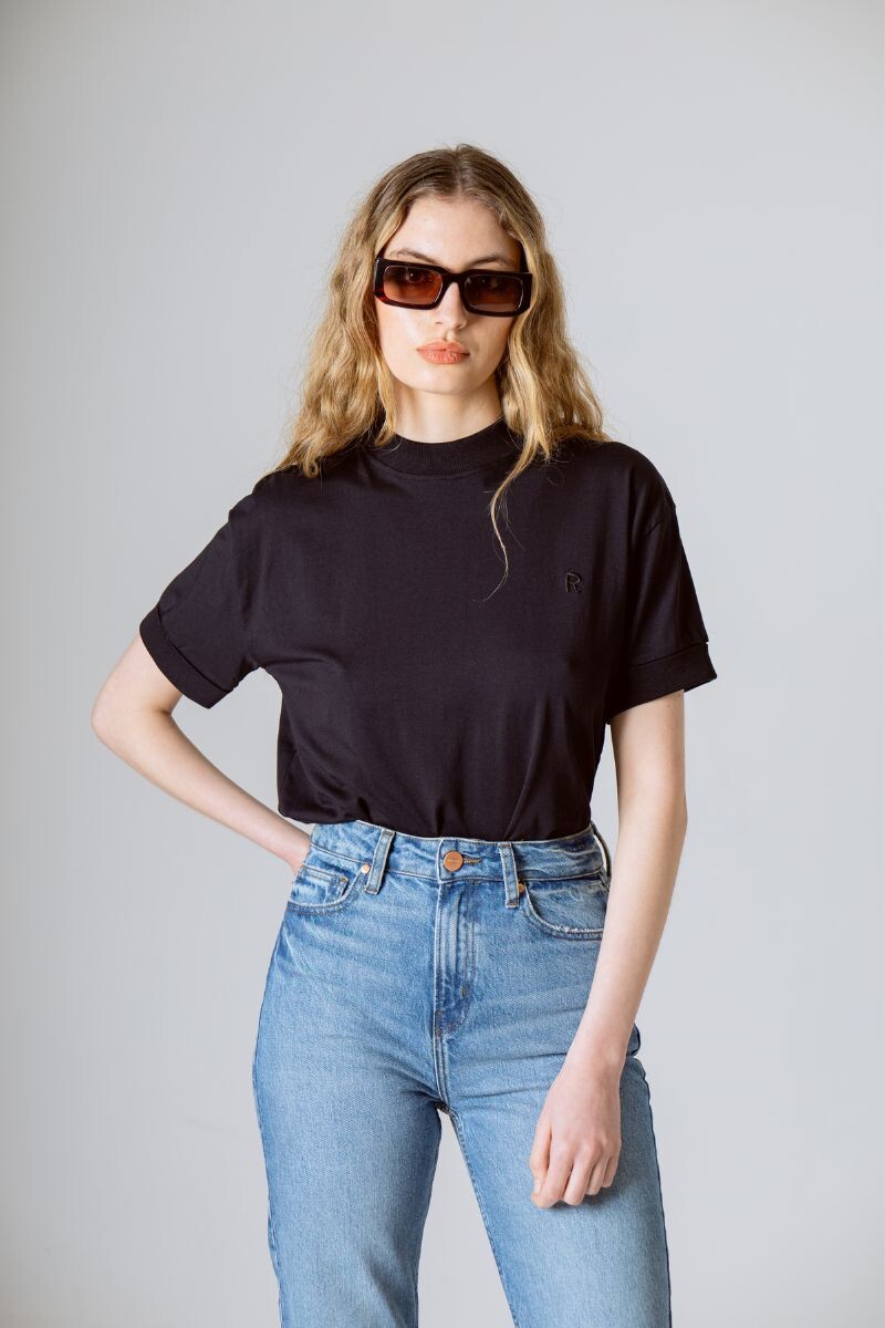 Pouli Black