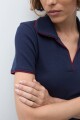 Remera cuello polo vivo en contraste azul marino