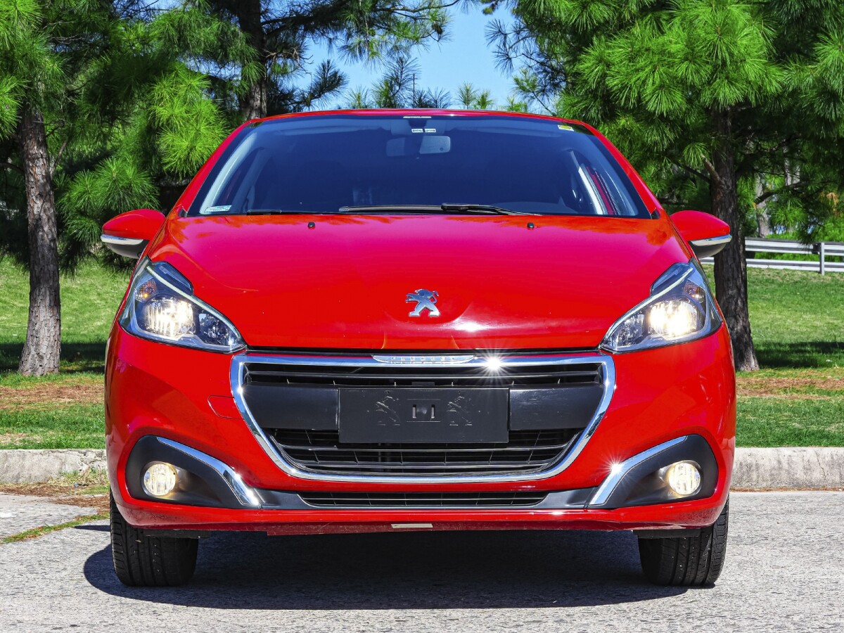 Peugeot 208 Allure 1.5 Extra Full 1.5 | Permuta / Financia Peugeot 208 Allure 1.5 Extra Full 1.5 | Permuta / Financia