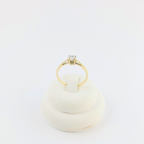 Anillo Solitario de oro 18 ktes y brillante. Anillo Solitario de oro 18 ktes y brillante.