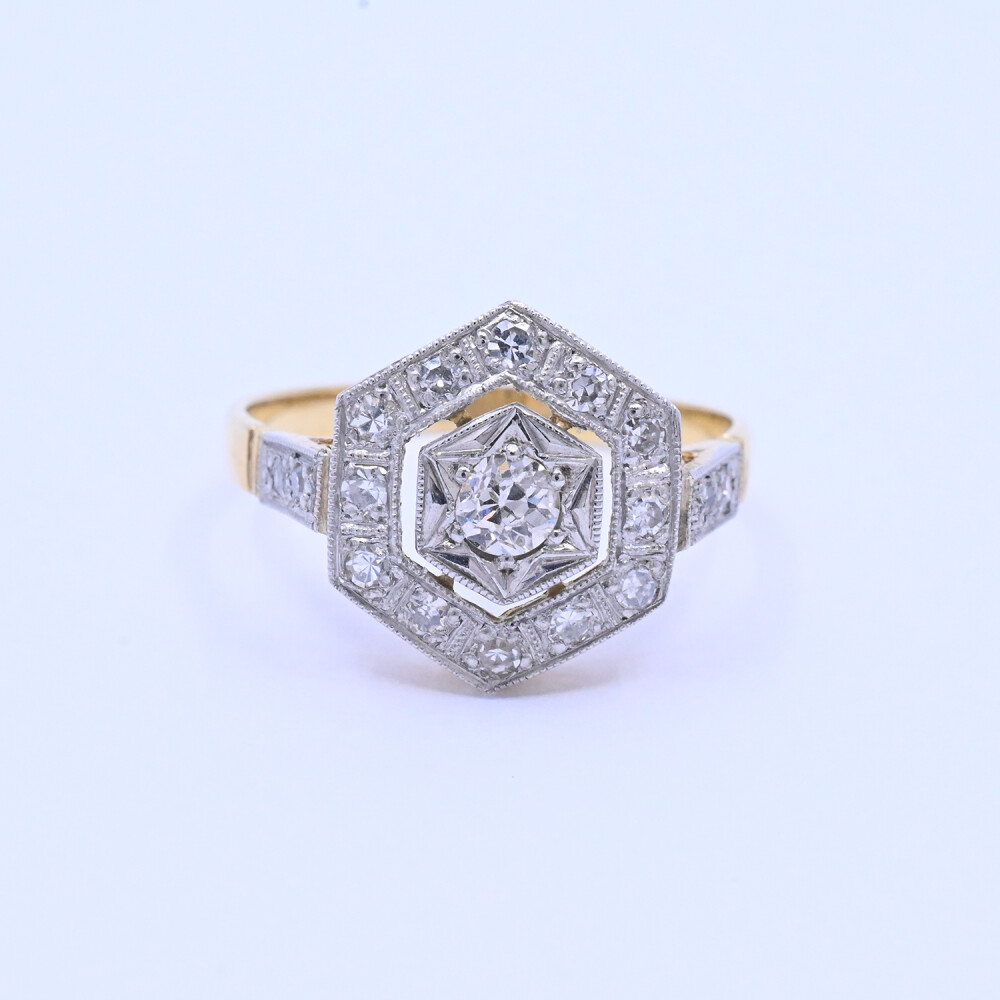 Anillo oro 18k estilo antiguo platino y brillantes. Anillo oro 18k estilo antiguo platino y brillantes.