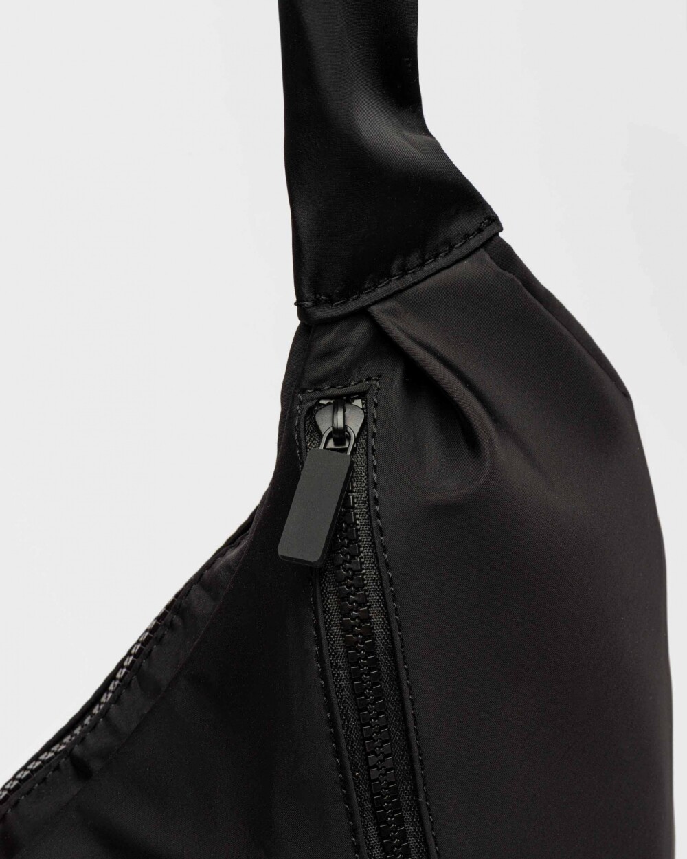 Bolso Terra En Nylon Negro