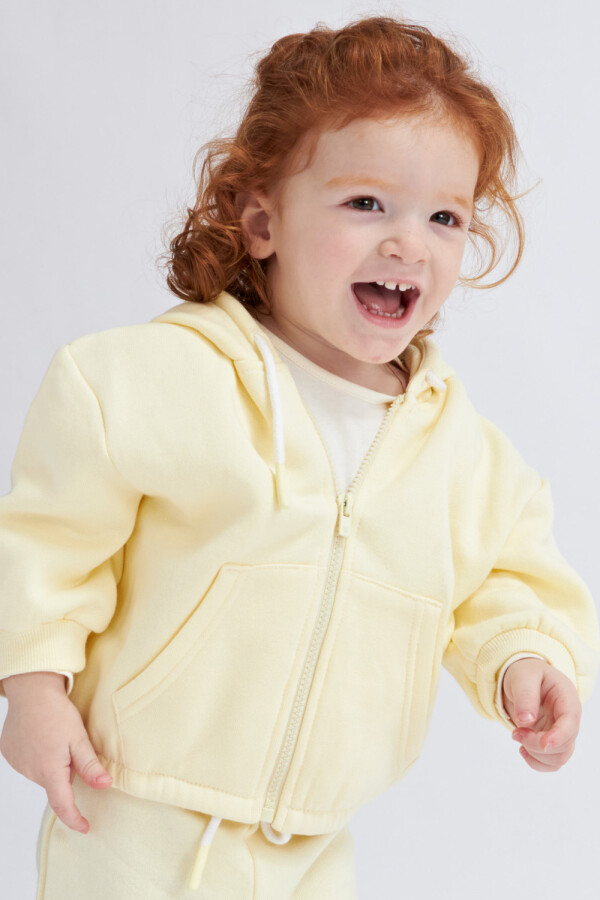 Campera deportiva Amarilla