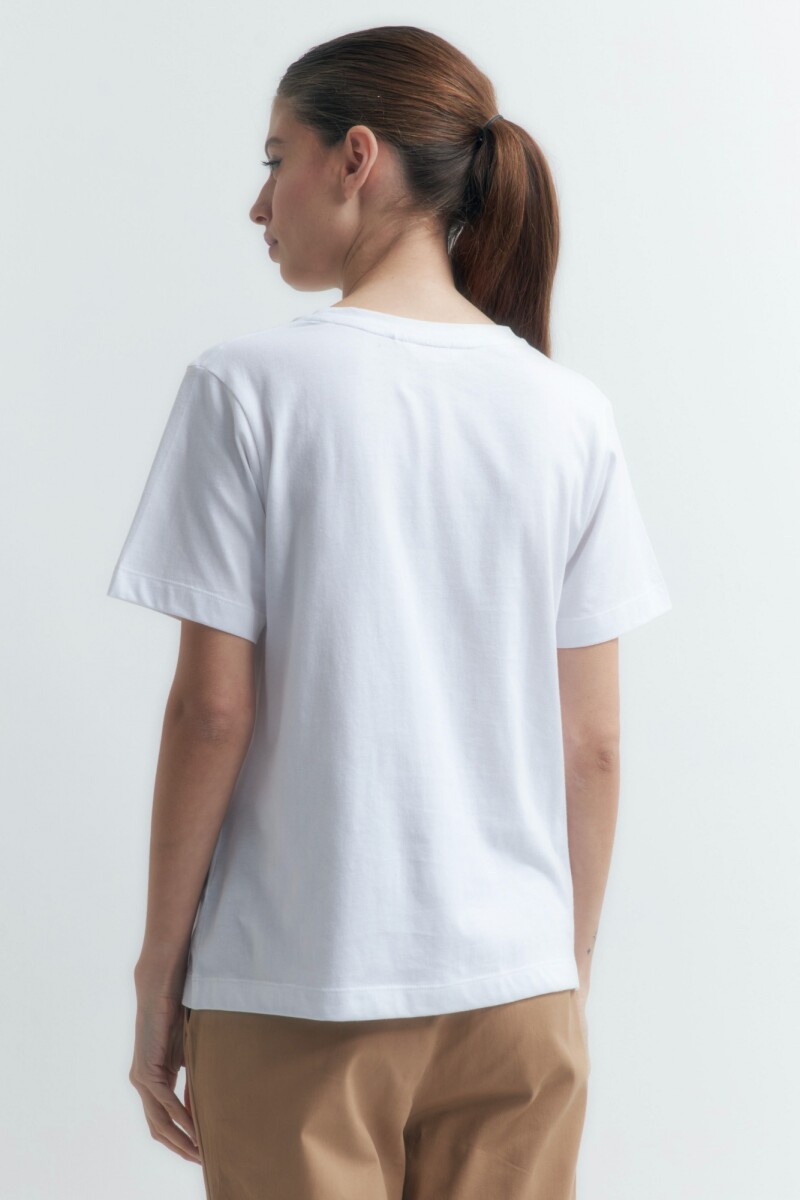 Remera con apliques bordados blanco