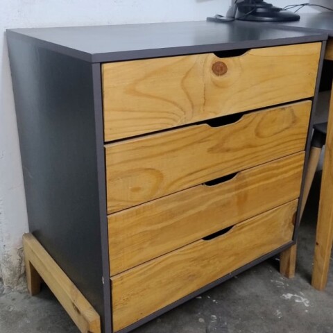 [OUTLET] Cómoda Cajonera 4 Cajones Rieles telescópicos Combinada con Patas Madera - MDP - Linea Melilla [SOLO RETIRO] [OUTLET] Cómoda Cajonera 4 Cajones Rieles telescópicos Combinada con Patas Madera - MDP - Linea Melilla [SOLO RETIRO]