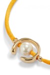 PULSERA DE HILO NARANJA CON PERLA SHELL FORNITURA BAÑADA EN ORO 18K. Pulsera