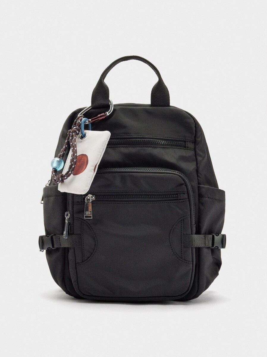 Mochila De Nylon Con Colgante - negro 
