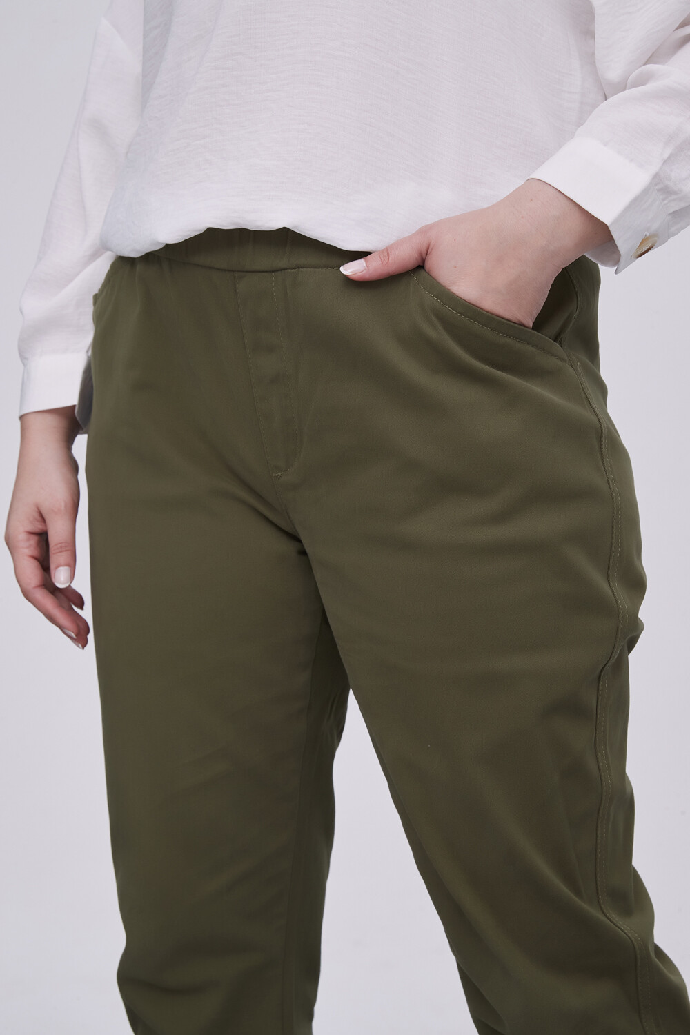 Pantalon Bekwai Verde Oliva Oscuro